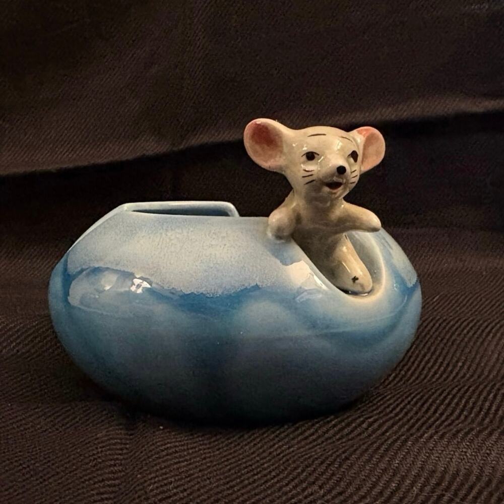 Vintage Ashtray Pipe Holder Tiny Mouse Made in Japan Blue Kitchy Cottage Fairy